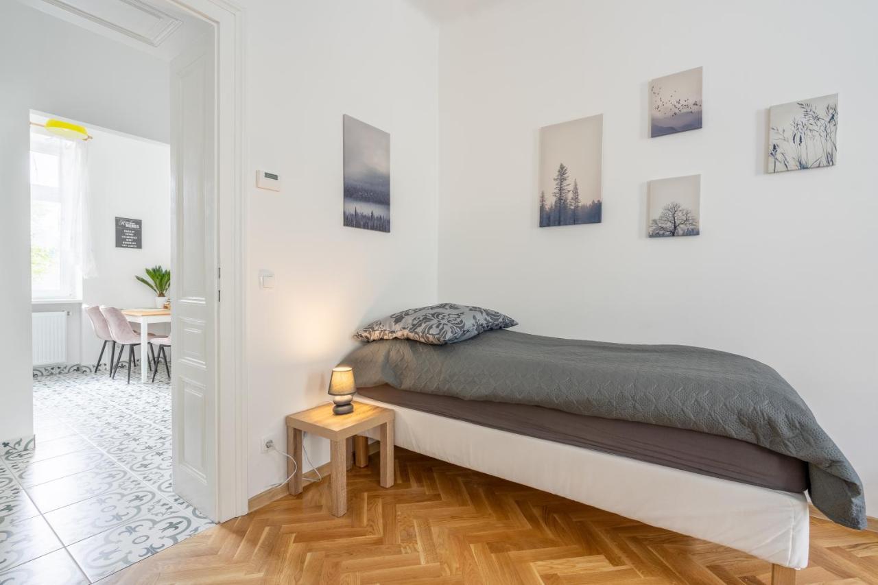 revLIVING Primus und Secundus Eggenburg - Garten - Netflix - Disney Plus - Nespresso Exterior foto